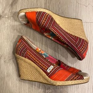 TOMS wedges size 6